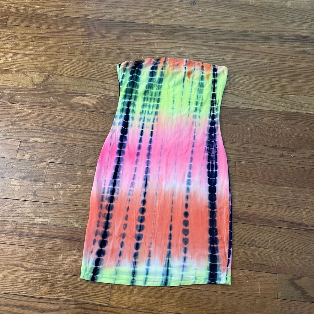 SHEIN Tie-Dye Strapless Dress - Picture 2 of 3